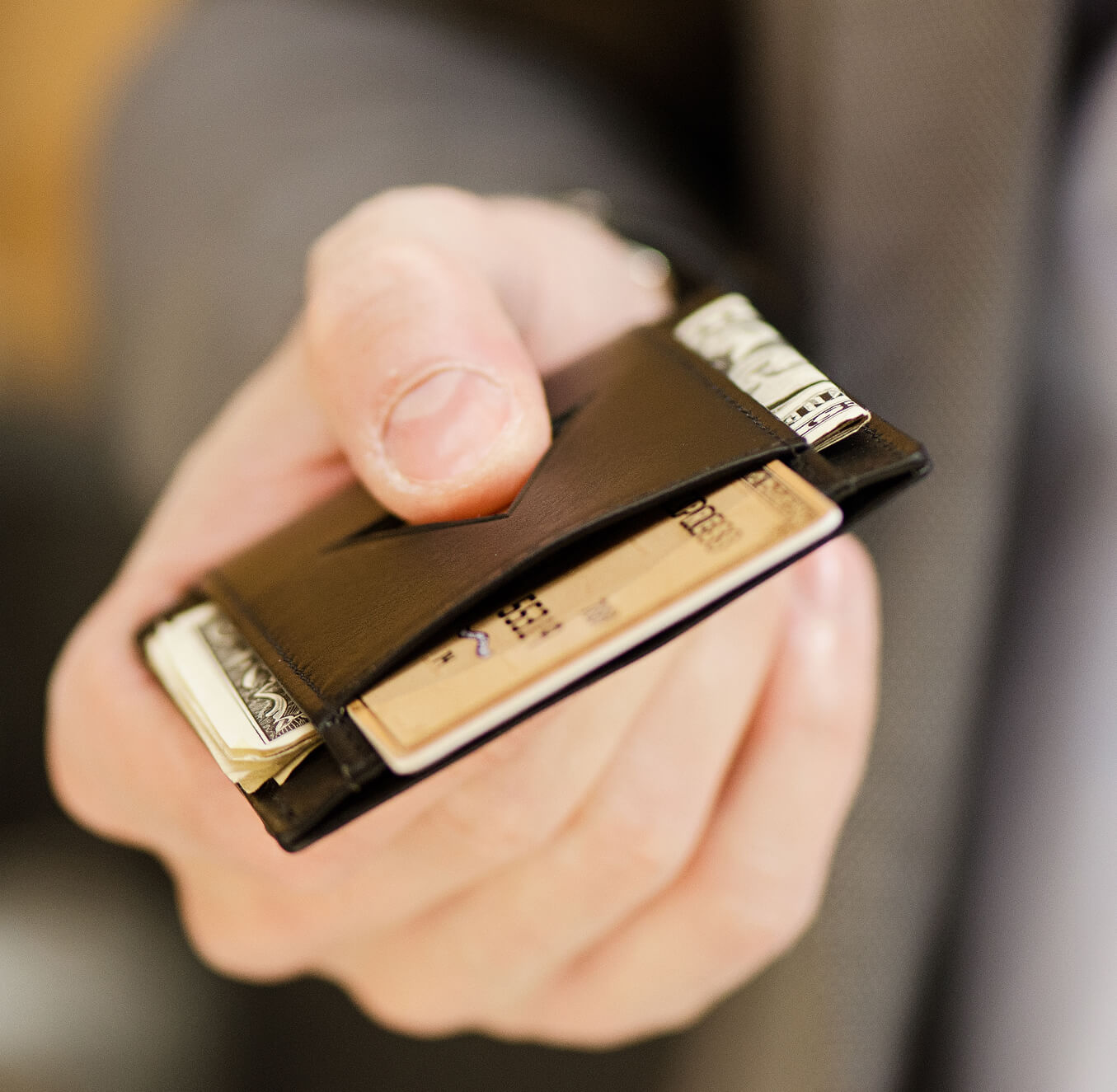 How to Declutter Your Wallet: The Minimalist Guide – Axess Wallets